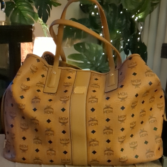 🧡🧡MCM Extra LARGE Monogram Tan Designer Tote Bag W/ Duster.. - Picture 2 of 6